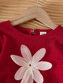 SHEIN Vintaside Kids 2件組女嬰春秋長袖套裝，時尚休閒百搭，酒紅色鏤空荷葉邊長袖圓領上衣搭配鬆緊腰直筒長褲，3D大花蝴蝶結裝飾，溫柔甜美節慶慵懶休閒風，適合女童日常休閒舒適穿著、戶外玩耍、假日穿搭 - 紅色 - 查看 4
