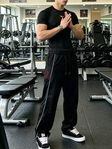 GymBeat 男士短袖T恤與長褲運動套裝 - 黑色 - 查看 3