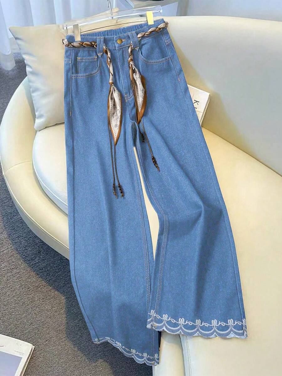 GlowEve CURVE 大尺碼女款春夏刺繡牛仔褲 淺藍色 時尚週風格 商務休閒 - 淺色水洗藍 - 查看 1