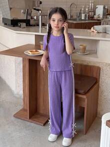 SHEIN Casuvi Kids 女童休閒時尚日常圓領短袖短版黑色T恤搭配3D蝴蝶結裝飾直筒寬鬆長褲夏季套裝 - 紫色 - 查看 4