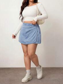 SHEIN CURVE+ CURVE+ 大尺碼女款抓褶牛仔迷你裙，休閒日常與夏季通勤辦公裙 - 淺色水洗藍 - 查看 6