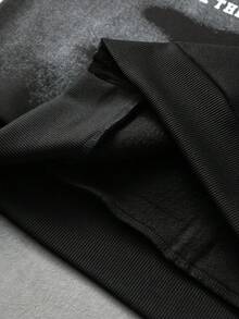 ROMWE MEN Goth 男士抽象肖像與十字星印花毛絨帽，寬鬆衛衣 - 黑色 - 查看 7