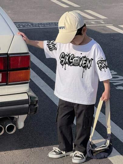 SHEIN Young Boys Letter Print Graphic Round Neck Short Sleeve T-Shirt With Cargo Pocket Contrast Stitching Grey Long Pants 2-Piece Set, Suitable For Spring, Summer, Autumn, Casual, Sports, Outings, Vacation, School, Party Occasions, Fashionable And Versatile