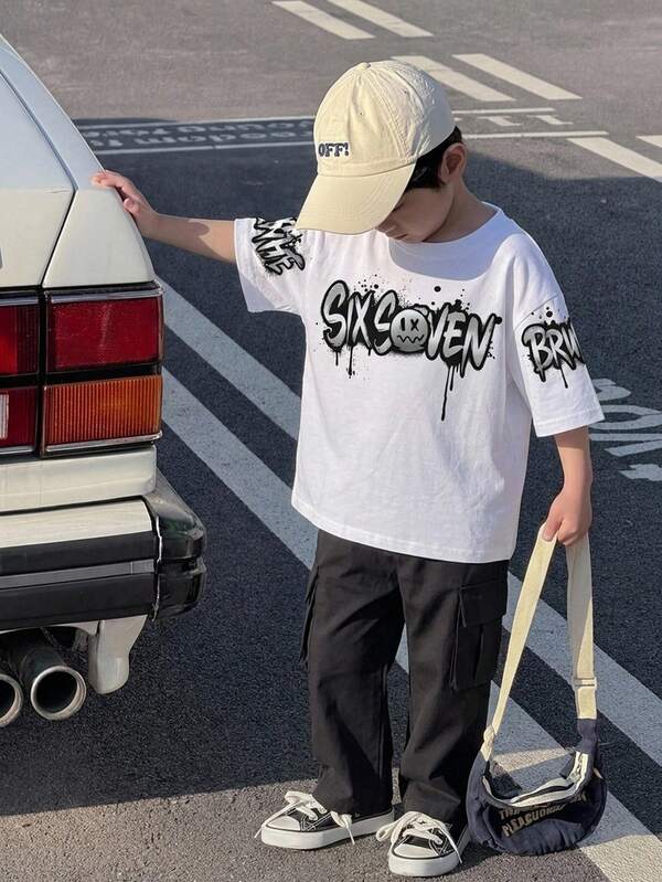 SHEIN 男孩字母印花圓領短袖T恤配工裝口袋對比縫線灰色長褲2件套，適合春夏秋季，休閒、運動、外出、度假、上學、派對場合，時尚百搭