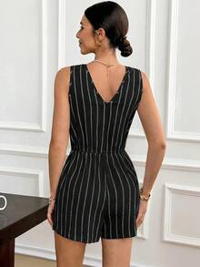 SHEIN Frenchy Mono corto de verano para mujer con textura, decoración de botones y cintura elástica, estilo casual sencillo - Negro - Ver 3