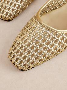 Rosivie Braided Hollow Mary Jane Block Heel Shoes - Gold - View 5