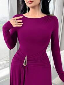 Modelyn 女款純色圓領金屬裝飾長袖百褶優雅洋裝 - 中紫紅色 - 查看 3