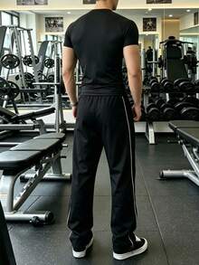 GymBeat 男士短袖T恤與長褲運動套裝 - 黑色 - 查看 2