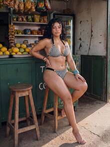 SHEIN Swim طقم ملابس سباحة أسود مقاس كبير للعطلات والشاطئ صيفي مثير - أبيض وأسود - مشاهدة 6