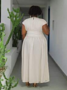 CurvyTilda 2026 Spring/Summer Plus Size Women Solid Color Round Neck Ruched Waist Simple Dress, Suitable For Vacation, Cruise, Travel, Beach, Party, Banquet, Summer Dresses - White - View 3