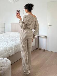 SHEIN EZwear 藍白條紋不對稱露肩落肩長袖上衣與長褲針織休閒套裝，秋季居家休閒服 - 卡其色 - 查看 8