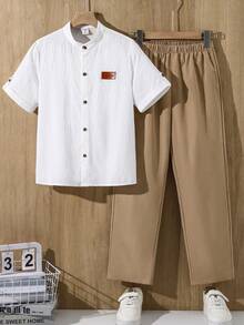 SHEIN 兒童 2件組 青少年男孩休閒白色紋理條紋領短袖襯衫 + 卡其色休閒長褲，適合日常穿著、戶外活動、通勤、上學、短途旅行、假期、旅遊、婚禮、舞會、畢業典禮，優雅復古男孩套裝正裝衣著 - 彩色 - 查看 3
