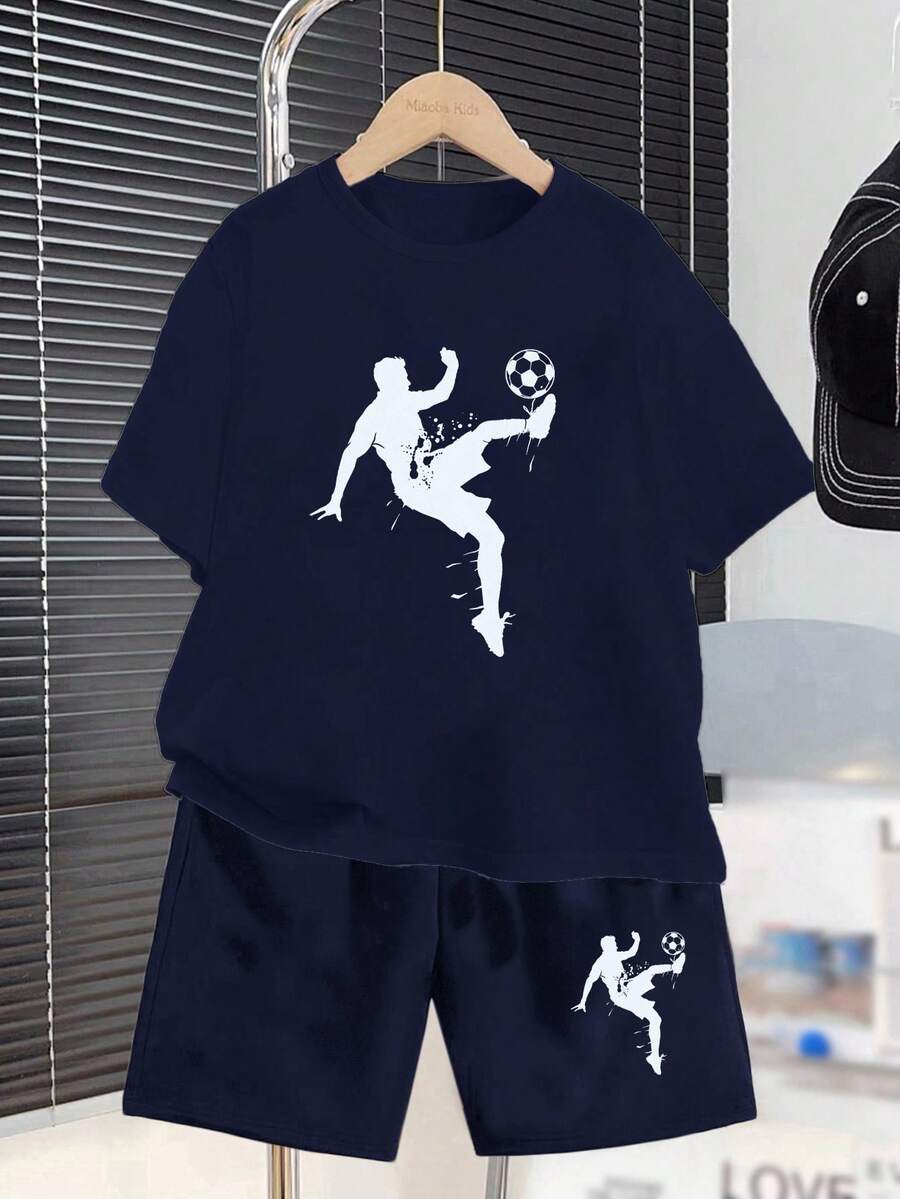 SHEIN 两件套青少年男童休闲运动风足球图案剪影印花短袖T恤和短裤套装,街头风,适合夏季穿着 - 藏蓝色 - 查看 1