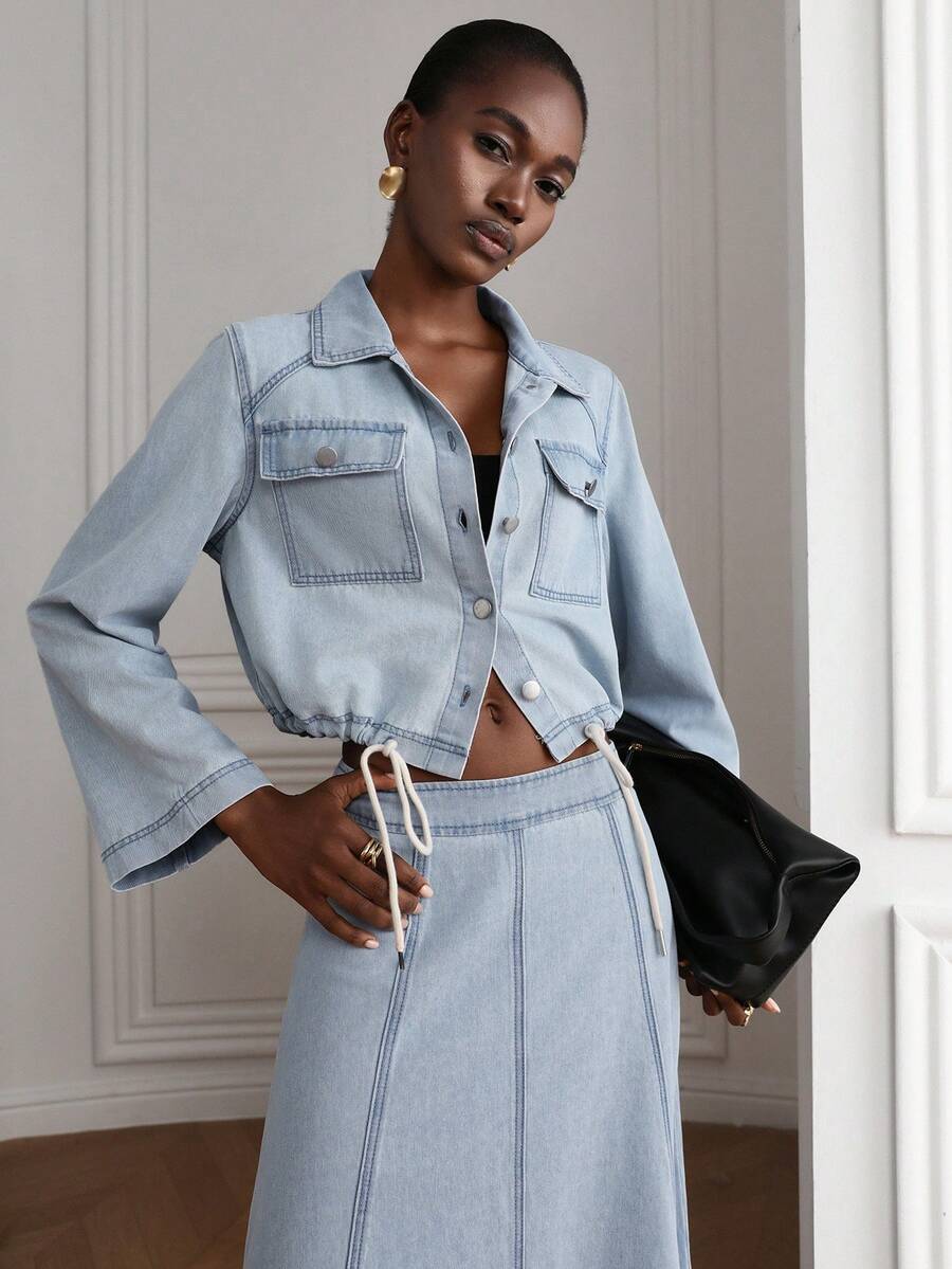 Livesso Jaket Denim Pendek Biru Muda dengan Kerah, Kancing dan Dekorasi Saku, Lengan Panjang, Dipadukan dengan Set Rok A-Line Musim Gugur - Light Wash - View 1
