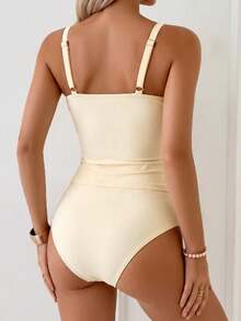 Swim Basics 女款純色金屬環飾交叉綁帶抓皺性感背心短褲套裝，適合海灘度假 - 杏色 - 查看 2