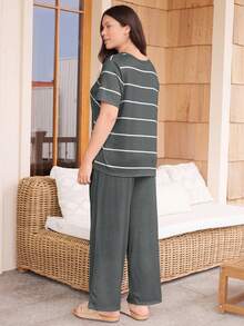 Doze Lane Conjunto de pijama de talla grande con estampado de rayas y patchwork, manga corta, pantalones largos y abertura frontal - Multicolor - Ver 2