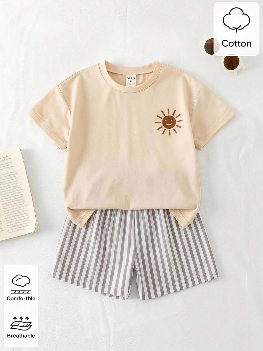 SHEIN Playful Pals 2件組 男童休閒時尚舒適圖案印花圓領落肩上衣與條紋印花短褲,適合春夏、戶外玩耍、日常穿著、柔軟夏裝、度假 - 卡其色 - 查看 1