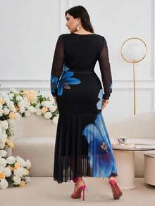 Modelyn Robe grande taille élégante à col carré, coupe slim élastique, avec grand imprimé floral romantique - Bleu azur - Voir 2
