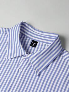 Manfinity Homme 男士梭織極簡藍白條紋襯衫 - 藍白色 - 查看 6