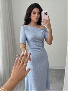 Modelyn 淺藍色紋理針織面料配金屬鈕扣裝飾，優雅收腰中長洋裝女款 - 淺藍色 - 查看 9