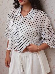 CovetEZ Blusa casual de talla grande, corta, de gasa semitransparente con lunares negros, nueva para primavera/verano