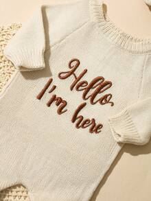 SHEIN 2件組 Hello I'm Here 趣味圖案刺繡新生兒攝影服裝 針織海軍藍連身褲連身衣與帽子 嬰兒拍照道具 秋季款 - 米色 - 查看 6