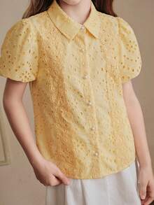 Anewsta 女童重工鏤空刺繡泡泡袖珍珠鈕扣優雅可愛百搭短袖襯衫，黃色夏季茶會正式風上衣 - 黃色 - 查看 3