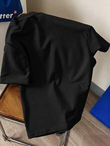 Manfinity Hypemode 男士極簡黑色圓領字母眼鏡熊印花短袖T恤塗鴉上衣 - 黑色 - 查看 5