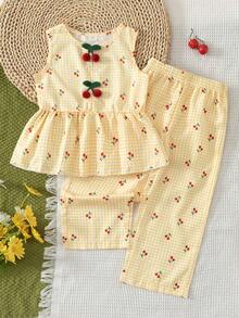 SHEIN Vintaside Kids 女童两件套：无袖格纹樱桃印花上衣，饰有3D樱桃图案，搭配宽松阔腿裤，适合休闲、海滩、度假穿着，夏季皆宜。 - 黃色 - 查看 2