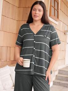 Doze Lane Conjunto de pijama de talla grande con estampado de rayas y patchwork, manga corta, pantalones largos y abertura frontal - Multicolor - Ver 5