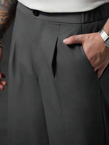Manfinity Homme 男士休閒百搭通勤短褲，度假款 - 深灰色 - 查看 4