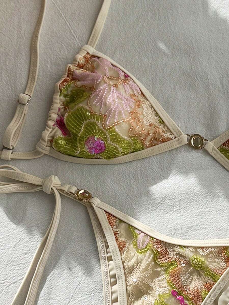 Swim Vcay 2件組春夏度假花卉亮片紋理布料藍色珍珠光澤細肩帶抹胸上衣與側綁帶比基尼褲性感女款泳衣套裝 - 彩色 - 查看 1