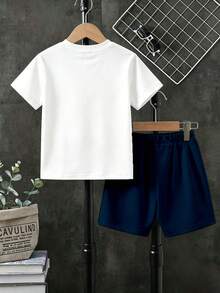 3 Conjuntos Aleatorios, Envío de 1 Conjunto, Conjunto de Camiseta de Manga Corta con Cuello Redondo y Pantalones Cortos con Patrón de Icono de Jinete a Rayas Azul, Blanco y Negro, Atuendo Deportivo de Verano al Aire Libre, Conjunto de Camiseta de Manga Corta con Cuello Redondo y Pantalones Cortos Suave y Cómodo para Niños, Perfecto para Niños - Multicolor - Ver 4