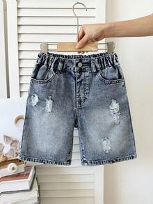 SHEIN Casuvi Kids 男童夏季新款時尚做舊百搭萬用寬鬆直筒舒適牛仔短褲，柔軟百慕達短褲，適合日常、度假、學校、節慶與休閒出遊，完美戶外穿搭 - 中等水洗藍 - 查看 1