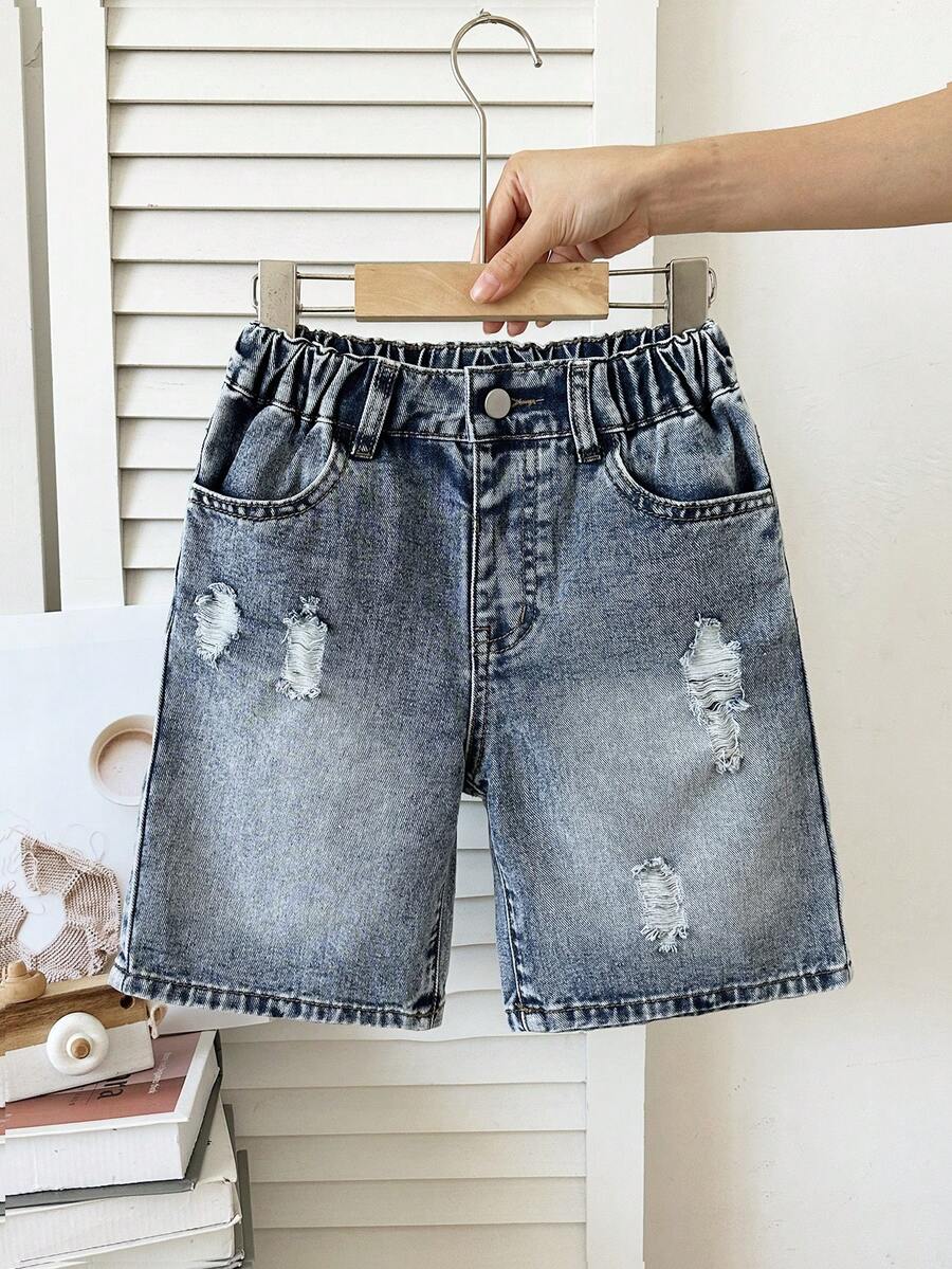 SHEIN Casuvi Kids 男童夏季新款時尚做舊百搭萬用寬鬆直筒舒適牛仔短褲,柔軟百慕達短褲,適合日常、度假、學校、節慶與休閒出遊,完美戶外穿搭 - 中等水洗藍 - 查看 1