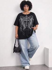 SHEIN CURVE+ 黑色布料骷髏印花上衣 常規款 2026夏季 大尺碼 22W 女款 萬聖節服裝 度假 晚裝 哥德風 街頭穿搭 - 黑色 - 查看 10