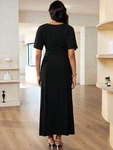 MaterniWear 孕婦純色圓領短袖修身休閒洋裝 - 黑色 - 查看 10