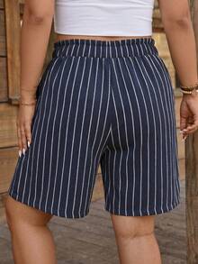 SHEIN LUNE Celana Pendek Wanita Ukuran Besar Motif Garis-garis dengan Tali Serut di Pinggang dan Kantong untuk Musim Panas - MultiWarna - View 2