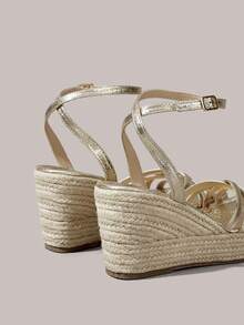Styleloop Sandal Platform Hak Wedges Wanita, Sandal Kasual Pantai Ujung Persegi Kecil dengan Tali Rami Modis di Bagian Bawah, Cocok untuk Liburan Musim Panas - Emas - View 4