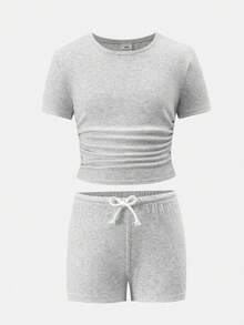 SHEIN Tween女孩淺灰色修身短袖圓領短版上衣與高腰抽繩休閒短褲2件套，親膚面料，休閒運動風夏季日常街頭穿搭舒適套裝，小眾設計 - 灰色 - 查看 2
