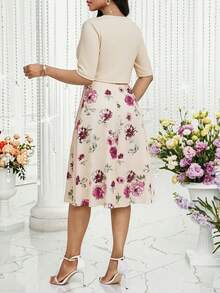SHEIN Lady 女士度假装扮 女士度假装扮 夏季度假装扮 女士度假装扮 女士夏季套装 碎花连衣裙 女士碎花连衣裙 - 彩色 - 查看 2