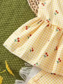 SHEIN Vintaside Kids 女童两件套：无袖格纹樱桃印花上衣，饰有3D樱桃图案，搭配宽松阔腿裤，适合休闲、海滩、度假穿着，夏季皆宜。 - 黃色 - 查看 6