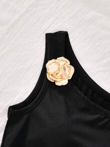 SHEIN 青少年女孩夏季休閒度假不對稱肩花卉金屬裝飾修身迷你連身褲，適合海灘、郵輪、城市度假、假日、音樂節，波希米亞風 - 黑色 - 查看 4
