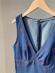 Brillora 女款櫻桃刺繡V領休閒飄逸可愛復古流蘇70年代無袖牛仔洋裝 藍色條紋 秋季優雅 度假派對野餐早午餐 - 中等水洗藍 - 查看 3