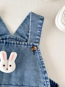 SHEIN Vintaside Kids 2pcs Baby Girl Spring/Autumn Cute Rabbit Outfit, White Ribbed Crew Neck Long Sleeve Bodysuit, Paired With Washed Denim Overall Pants, 3D Rabbit Patch - Blue - View 7
