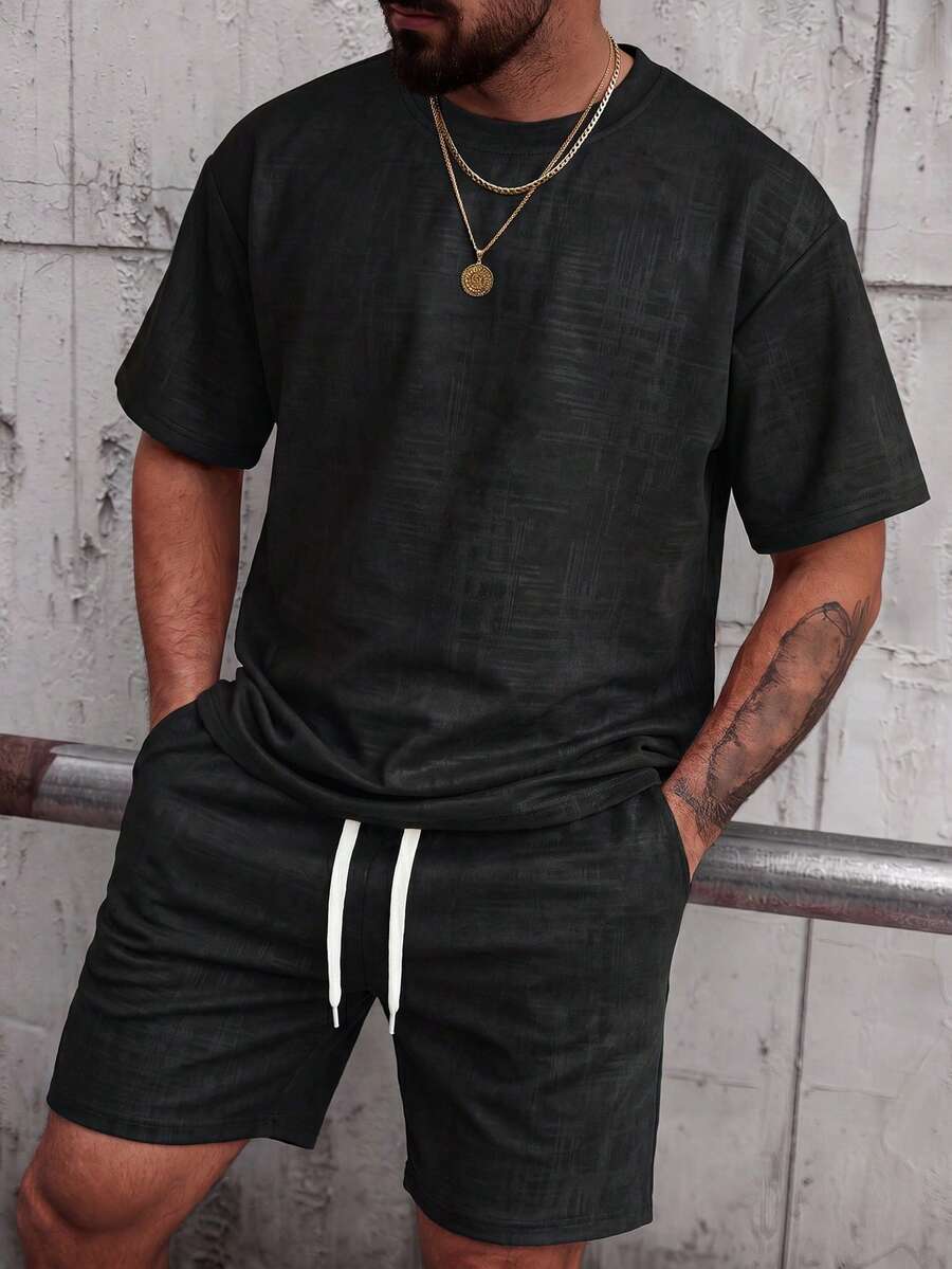 Manfinity CasualCool 男士圓領短袖T恤與抽繩腰短褲休閒套裝 - 黑色 - 查看 1