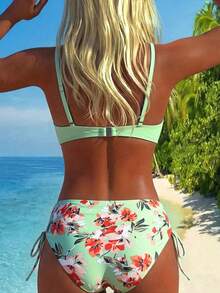 SHEIN Swim Swim Lushoire 女士成熟時尚性感泳衣兩件套，青藍孔雀綠前綁帶純色比基尼上衣搭配植物印花短褲，夏季海灘度假風 - 薄荷綠 - 查看 2