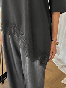 SHEIN LUNE 2件装女士休闲纯色不对称下摆蕾丝拼接T恤，春夏日常基本款 - 灰色 - 查看 7