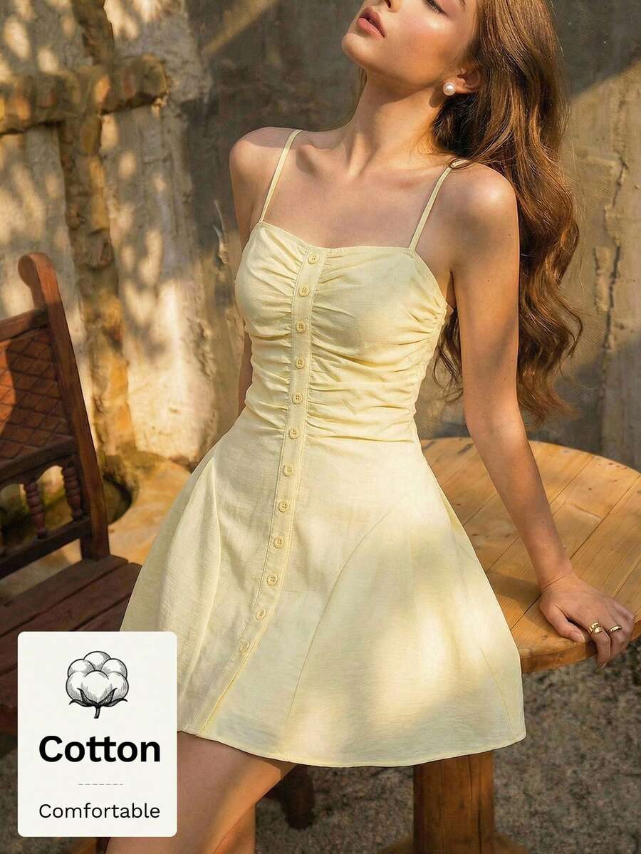 SHEIN MOD 女款棉質鈕扣裝飾細肩帶迷你洋裝,淡黃色,適合茶會、野餐、度假穿搭,春夏款,舞會、生日派對、畢業禮服 - 鵝黃色 - 查看 1