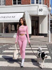 SHEIN Sports 3件套女士无缝罗纹运动套装，长袖披肩领上衣，撞色背心，高腰紧身打底裤 - 粉色 - 查看 7